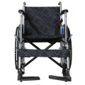 Облегчение складывания инвалидного коляска с инвалидом